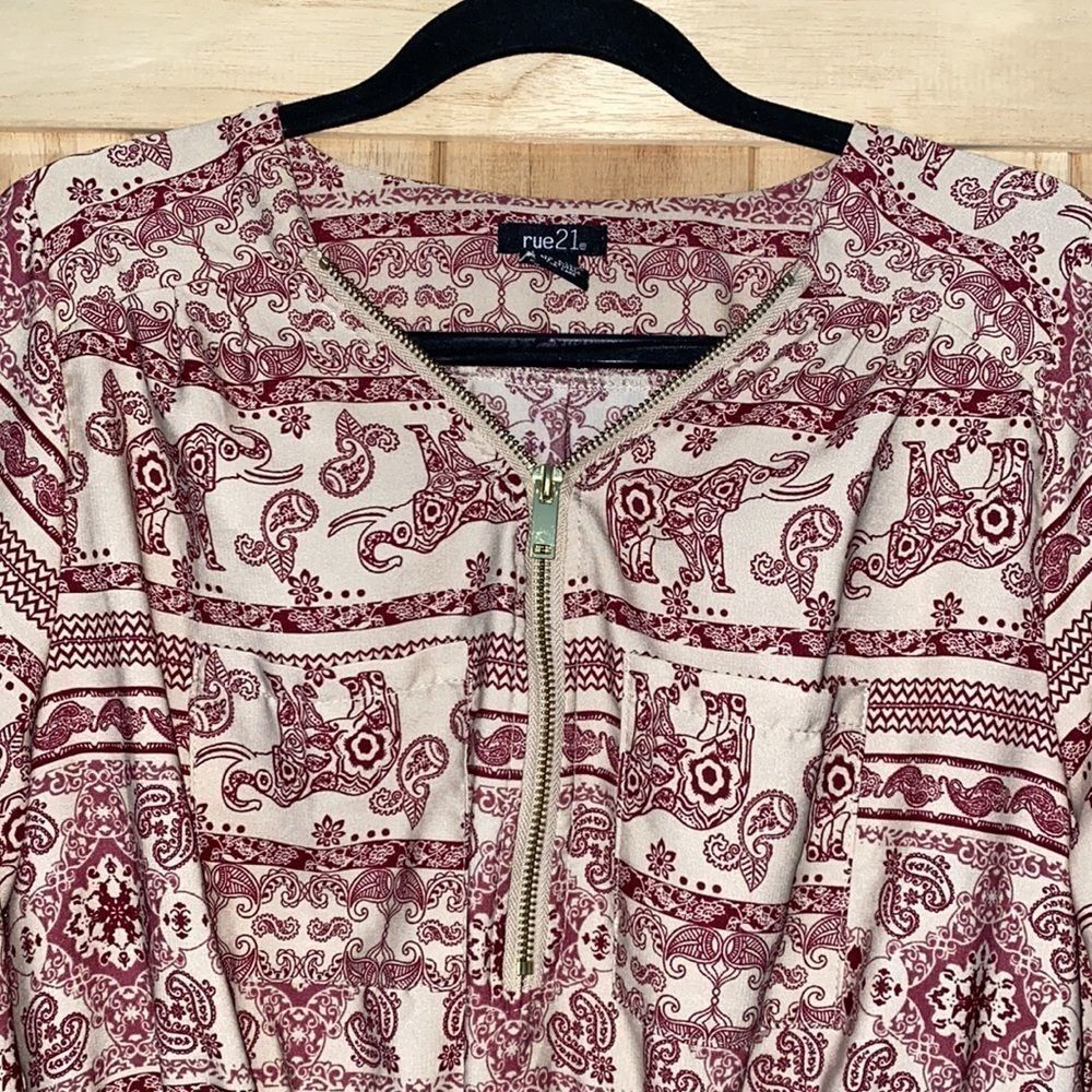 Rue 21 • Elephant Print • Large - Picture 2 of 5